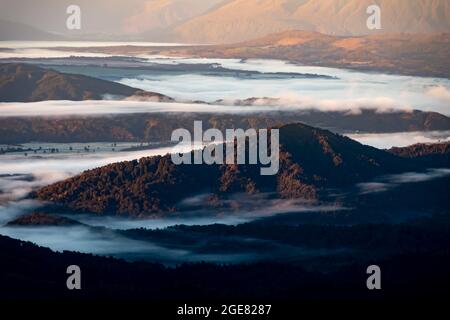 Blick über das Gray River Valley von der CES Clark Hut, dem Paparoa Track (einer der tollen Wanderungen Neuseelands), der Westküste, Südinsel, Neuseeland Stockfoto