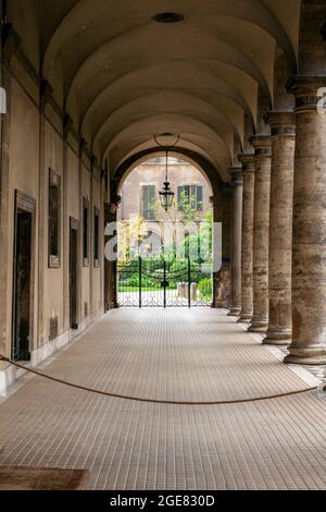 Innenhof der Galerie Doria Pamphilj in Rom, Italien. Stockfoto
