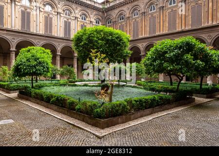 Innenhof der Galerie Doria Pamphilj in Rom, Italien. Stockfoto