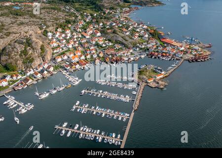 Luftaufnahme der Küstenstadt Fjällbacka in Bohuslän Schweden Stockfoto