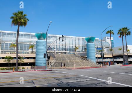 Long Beach Convention and Entertainment Center auf der Pine Avenue in der Innenstadt von Long Beach, Los Angeles County, Kalifornien, USA. Stockfoto