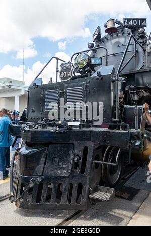 Houston, USA. August 2021. Union Pacific No. 4014, Big Boy hält am Dienstag, den 17. August 2021, in Houston, Texas. Big Boy ist die weltweit größte Dampfmaschine, die 1941 gebaut wurde und eine Höhe von 1,2 m und eine Länge von 1,2 m hat. Es wurde vor kurzem restauriert und tourt derzeit durch die Vereinigten Staaten. (Foto von Jennifer Lake/SIPA USA) Quelle: SIPA USA/Alamy Live News Stockfoto