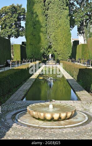 Der Hof von la Acequia im Palacio de Generalife, Granada, Andalusien, Spanien Stockfoto