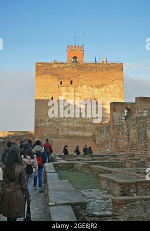 Der Torre De La Vela, in der Alcazaba von der Alhambra, Granada, Spanien. Stockfoto