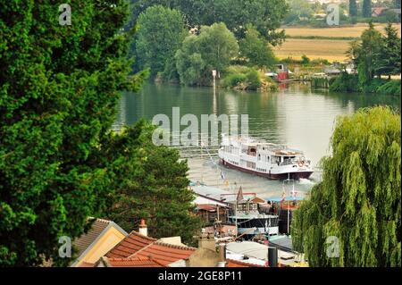 FRANKREICH, YVELINES (78) CONFLANS-SAINTE-HONORINE, HAFEN AN DER SEINE Stockfoto