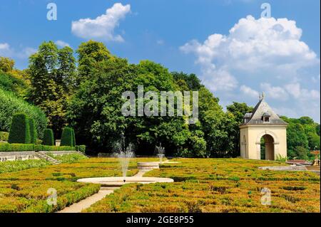 FRANKREICH, VAL D'OISE (95) AUVERS-SUR-OISE, DAS SCHLOSS UND DER FRANZÖSISCHE GARTEN Stockfoto