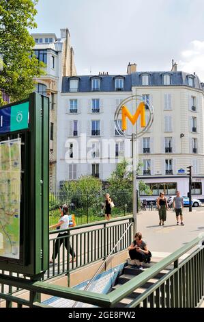 FRANKREICH, PARIS (75) 14. ARRONDISSEMENT, MONTPARNASSE-VIERTEL, U-BAHNSTATION RASPAIL Stockfoto