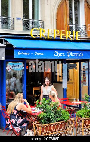 FRANKREICH, PARIS (75) 6. ARRONDISSEMENT, BOULEVARD DU MONTPARNASSE, CREPERIE RESTAURANT MIT PANCAKE-RESTAURANT „KÄZ PIERRICK“ Stockfoto