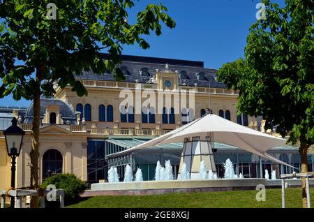 Baden, Niederösterreich - 06. Mai 2011: Casino und Kongresszentrum im UNESCO-Weltkulturerbe in Niederösterreich Stockfoto