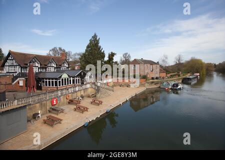 Blick auf die Themse in Wallingford, Oxfordshire in Großbritannien Stockfoto