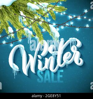 Poster mit handgezeichneten Schriftzug Winterverkauf mit realistischem Tannenbaum, Eiszapfen und weihnachtlichen funkelnden Lichtern verziert. Vektorgrafik. Stock Vektor