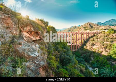 Aquädukt an der Costa del Sol. Nerja. Spanien Stockfoto