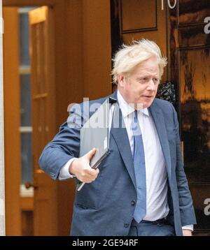 London, Großbritannien. August 2021. Der britische Premierminister Boris Johnson aus London verlässt die Downing Street 10, um an der Afghanistan-Debatte teilzunehmen. Kredit: Ian Davidson/Alamy Live Nachrichten Stockfoto