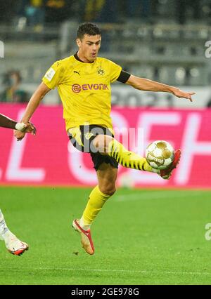 Giovanni Reyna, BVB 7 im Finale des DFL-Supercups BORUSSIA DORTMUND - FC BAYERN MÜNCHEN 1-3 am 17. August 2021 in Dortmund, Deutschland Saison 2020/2021, BVB, München, München, Bayern © Peter Schatz / Alamy Live News - die DFL-VORSCHRIFTEN VERBIETEN DIE VERWENDUNG VON FOTOS als BILDSEQUENZEN und/oder QUASI-VIDEO - Stockfoto