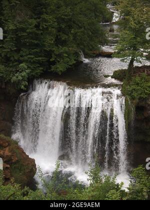 Wasserfall Buk (Rastoke, Slunj, Gespanschaft Karlovac, Kroatien) Stockfoto