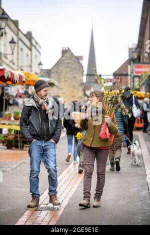 Die Stadt Stroud in Gloucestershire - Union Street am Markttag Stockfoto