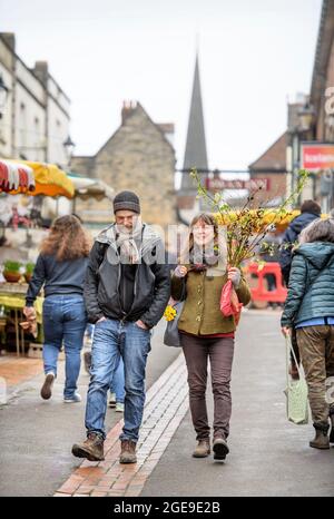 Die Stadt Stroud in Gloucestershire - Union Street am Markttag Stockfoto