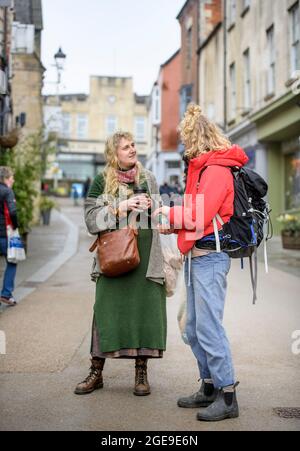 Die Stadt Stroud in Gloucestershire - Bewohner der High Street Stockfoto