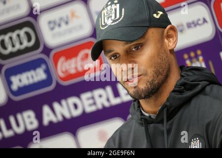 Anderlechts Cheftrainer Vincent Kompany, abgebildet während der Pressekonferenz des belgischen Fußballteams RSCA Anderlecht, am Mittwoch, 18. August, in Brüssel Stockfoto