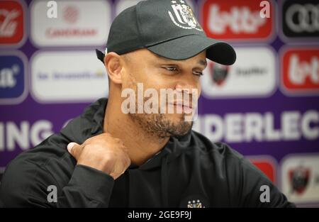 Anderlechts Cheftrainer Vincent Kompany, abgebildet während der Pressekonferenz des belgischen Fußballteams RSCA Anderlecht, am Mittwoch, 18. August, in Brüssel Stockfoto