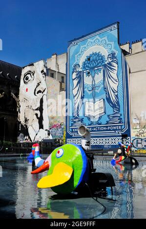 FRANKREICH, PARIS (75) 4. ARRONDISSEMENT, IGOR-STRAWINSKY-PLATZ UND STRAWINSKY-BRUNNEN VON JEAN TINGUELY UND NIKI DE SAINT PHALLE, STREET ART 'CHUUUTTT! Stockfoto