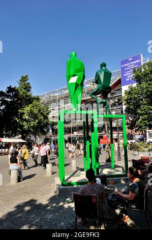 FRANKREICH, PARIS (75) 4. ARRONDISSEMENT, SKULPTUREN VON XAVIER VEILHAN IM JAHR 2013, DIE RENZO PIANO UND RICHARD ROGERS, DIE ARCHITEKTEN DES ZENTRUMS, REPRÄSENTIEREN Stockfoto