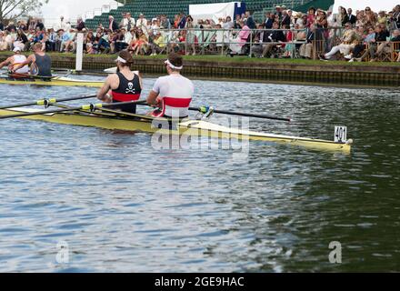 F.McCarthy & P.O'Donovan vom Skibbereen Rowing Club & University College, Cork, Irland, gewinnen das Finale des Double Sculls Challenge Cup, Henley, Großbritannien Stockfoto