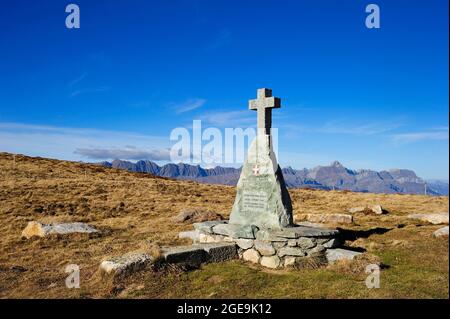 FRANKREICH, HAUTE-SAVOIE (74) UND SAVOIE (73) MONT-BLANC UND BEAUFORTAIN LAND, MEGEVE UND HAUTELUCE GEBIET, WANDERN BIS SEHR PASS UND CROIX DE PIERRE PASS Stockfoto