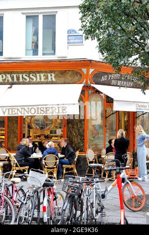 FRANKREICH, PARIS (75) 4. ARRONDISSEMENT, STADTTEIL LE MARAIS, AU PETIT VERSAILLES DU MARAIS BÄCKEREI UND TEESTUBE, VON DER MOF CHRISTIAN VABRET Stockfoto