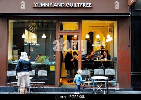FRANKREICH, PARIS (75) 4. ARRONDISSEMENT, STADTTEIL LE MARAIS, LECKERES UND GUILTFREE RESTAURANT Stockfoto