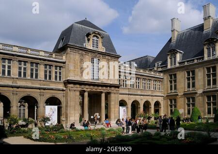 FRANKREICH, PARIS (75) 3. ARRONDISSEMENT, MARAIS-VIERTEL, MUSÉE CARNAVALET, MUSEUM RUE DES FRANCS BOURGEOIS Stockfoto