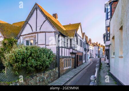 All Saints Street in der Altstadt von Hastings. Stockfoto