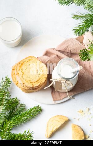 Frisch gebackene hausgemachte Lebkuchen. Weihnachts- und Neujahrsfeiern Stockfoto