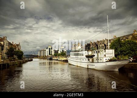 Das hundert Jahre alte Schiff Ocean Mist dockte in Leith an. Stockfoto