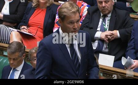 Tobias Ellwood, der konservative Vorsitzende des Verteidigungsausschusses, sprach während der Debatte über die Lage in Afghanistan im Londoner Unterhaus, als die Abgeordneten aus ihrer Sommerpause am Mittwoch zu einer Notsitzungen ins Parlament zurückkehrten. Drei Tage nach dem Sturz der Hauptstadt Kabul an die Militanten am Sonntag. Bilddatum: Mittwoch, 18. August 2021. Stockfoto