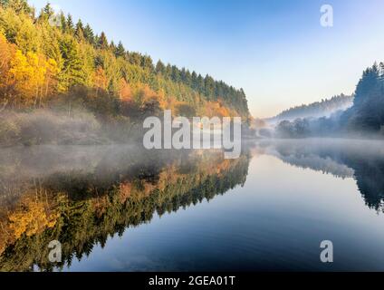 Staindale Lake im Herbst. Stockfoto