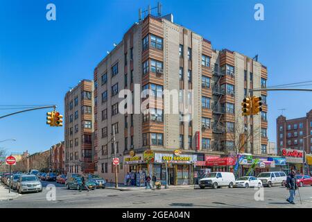 1212 Grant Avenue ist ein Art déco-Apartmentgebäude in der Bronx. Stockfoto