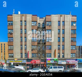 1212 Grant Avenue ist ein Art déco-Apartmentgebäude in der Bronx. Stockfoto