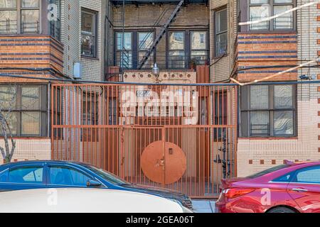 1212 Grant Avenue ist ein Art déco-Apartmentgebäude in der Bronx. Stockfoto