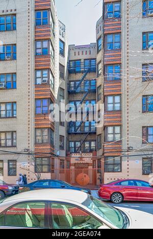 1212 Grant Avenue ist ein Art déco-Apartmentgebäude in der Bronx. Stockfoto