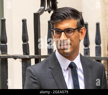 London, Großbritannien. August 2021. Rishi Sunak, Chancellor of the Exchecr in Downing Street London, Quelle: Ian Davidson/Alamy Live News Stockfoto