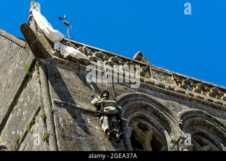 Hommage an die fallschirmjäger des amerikanischen Zweiten Weltkriegs, Sainte-Mere Eglise, Manche Department, Cotentin, Normandie Region, Frankreich Stockfoto