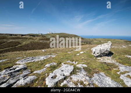 Great Ormes Head oder Pen y Gogarth in der Nähe von Llandudno an der Küste von Nordwales, Großbritannien, mit Blick auf den Gipfel Stockfoto