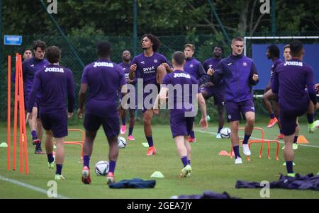 Anderlechts Joshua Zirkzee im Einsatz während der Trainingseinheit des belgischen Fußballteams RSCA Anderlecht, am Mittwoch, den 18. August 20, in Brüssel Stockfoto