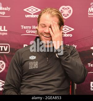 Embargo für Sonntagszeitungen 22. August 21 Oriam Sports Centre Edinburgh, Schottland Großbritannien 13. Aug-21 Hearts Manager Robbie Neilson Pressekonferenz für das schottische Premiership-Spiel gegen Aberdeen Kredit: eric mccowat/Alamy Live News Stockfoto