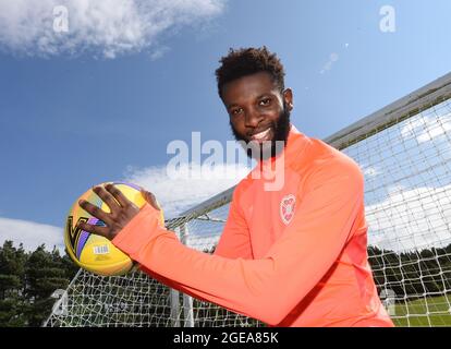 Embargo für Sonntagszeitungen 22. August 21 Oriam Sports Centre Edinburgh, Schottland Großbritannien 13. Aug-21 Hearts Beni Baningime Pressekonferenz für Sonntage Scottish Premiership Match gegen Aberdeen Credit: eric mccowat/Alamy Live News Stockfoto