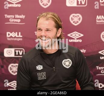 Embargo für Sonntagszeitungen 22. August 21 Oriam Sports Centre Edinburgh, Schottland Großbritannien 13. Aug-21 Hearts Manager Robbie Neilson Pressekonferenz für das schottische Premiership-Spiel gegen Aberdeen Kredit: eric mccowat/Alamy Live News Stockfoto