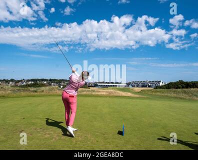 Die englische Georgia Hall startet am 16. Während eines Voraustages vor den AIG Women's Open in Carnoustie. Bilddatum: Mittwoch, 18. August 2021. Siehe PA Geschichte GOLF Frauen. Bildnachweis sollte lauten: Ian Rutherford/PA Wire. EINSCHRÄNKUNGEN: Die Nutzung unterliegt Einschränkungen. Nur redaktionelle Verwendung, keine kommerzielle Nutzung ohne vorherige Zustimmung des Rechteinhabers. Stockfoto