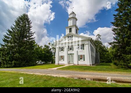 Shutesbury Community Church ist eine kleine Kirche auf der Town Common in Shutesbury, Massachusetts Stockfoto