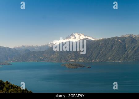 Lago Todos los Santos (See aller Heiligen) mit Vulkan Monte Tronador im Hintergrund, Chile Stockfoto